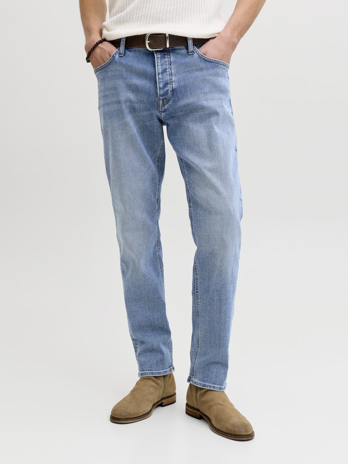 model_shot-front